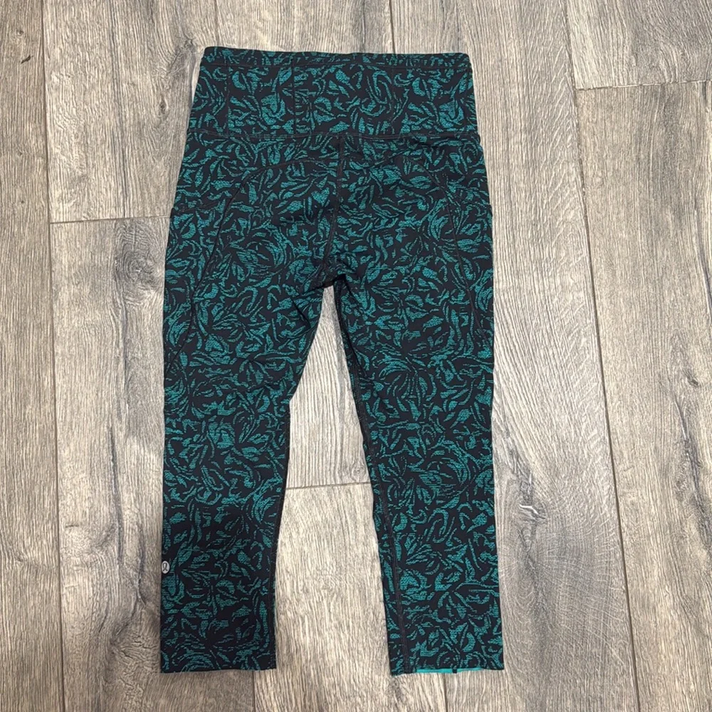 • Lululemon • Women’s Fast & Free Crop (19") Thrive Viridian Green Black 6 - Picture 3 of 4